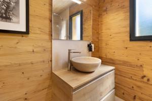 a bathroom with a bowl sink on a wooden wall at Le Pech Eternel-Lodge Spa Tilleuls in Sarlat-la-Canéda +17 photos