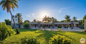 an exterior view of a resort with palm trees at Nhacuene's place in Vilanculos