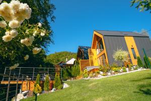 a house with a garden in front of it at Golden Wood in Sovata