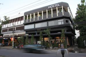 a city street with a large building at The Common Hostel SHA in Chiang Mai