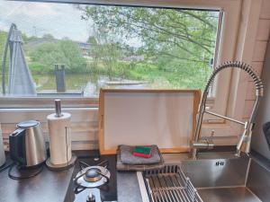 Billede fra billedgalleriet på Tiny House am Naturteich mit Grill & Kamin - bis 5 Personen i Großharthau
