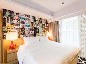 מיטה או מיטות בחדר ב-Caravel Hotel