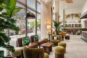 a lobby with chairs and tables and a waiting room at Domus Brickell Park in Miami