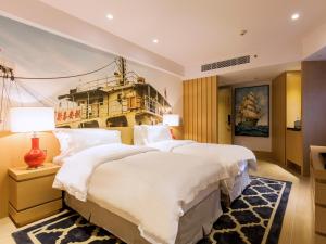 מיטה או מיטות בחדר ב-Caravel Hotel
