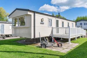 a tiny house is parked in a yard at Lovely 3 bedroom holiday home in Seton Sand caravan park Wi-Fi Xbox in Edinburgh
