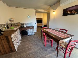 a kitchen and dining room with a table and chairs at Costa Alta - Casa Vacanze in Arcevia +21 photos