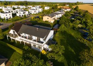 an overhead view of a large house in a village at Meerferienwohnungen Kühlungsborn in Kühlungsborn