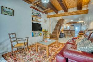 a living room with a couch and a table at Le Saint Roch in Villeréal