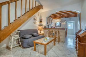 a living room with a couch and a fireplace at Le Saint Roch in Villeréal