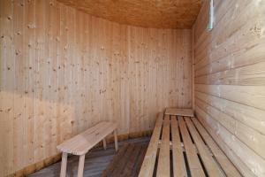 a wooden sauna with two benches in it at Ferienhaus Träumerei am Plauer See in Alt Schwerin +31 photos