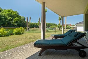 a group of lounge chairs on a patio at Ferienhaus Träumerei am Plauer See in Alt Schwerin