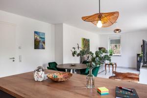 a living room with a table with a vase on it at Ferienwohnung Seeglück in Lauchhammer