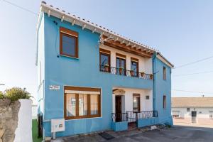 a blue house with a balcony at El Rincón de Denver 2 in Suances