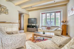 a living room with two couches and a coffee table at Maison Françoise in Monpazier