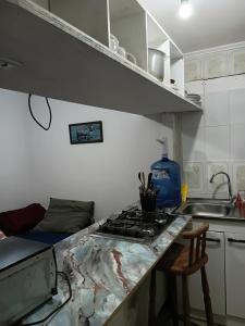 a kitchen with a stove and a counter top at Cabañas Laguna Verde Valparaiso in Laguna Verde