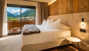 a bedroom with a bed with a view of a mountain at Paradise Lodge in Livigno
