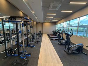 a gym with a row of treadmills and machines at Edificio Reserva del Mar Bello Horizonte in Playa Bello Horizonte