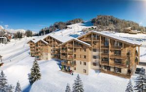 an aerial view of a lodge in the snow at TERRESENS - Les Balcons de Juliette in Notre-Dame-de-Bellecombe