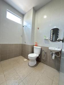 a bathroom with a toilet and a sink at Deandra Homestay- WiFi-Aircond-Dryer in Sungai Petani +9 photos