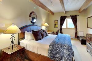 a bedroom with a large bed and a mirror at Timberline Condominiums 2 Bedroom Deluxe Unit D2D in Snowmass Village