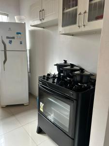 a kitchen with a stove and a refrigerator at Casa grande perfeita para grupos em Macapá in Macapá +2 photos