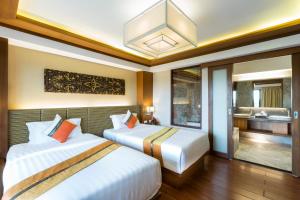 Łóżko lub łóżka w pokoju w obiekcie Asia Hotels Group (Poonpetch Chiangmai)