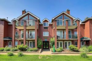 an apartment building with red brick at Saint Sauveur Dream in Saint-Sauveur-des-Monts