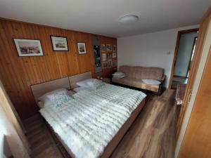 a bedroom with two beds and a couch at Relaks XXL in Kartuzy