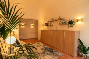 a living room with a cabinet and a plant at Maison Ventiquattro in Talamello