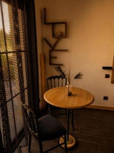 a table and a chair in a room with a window at Le Lovy , Studio indépendant avec Jacuzzi in Cézac
