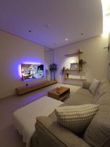 a living room with a couch and a tv at شقق عبادي مميزه 1 in Dammam