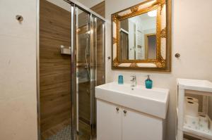 a bathroom with a sink and a shower and a mirror at Apartament u Jadwigi in Jantar +9 photos
