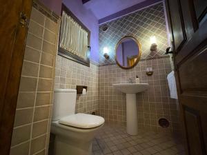 a bathroom with a toilet and a sink at Casa O'Tinte in Alquézar
