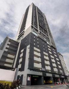a tall black and white building with a sky at VOS Suites By BOLD in Gelugor