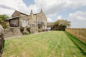 an exterior view of a house with a yard at Great Edge in Luddenden Foot