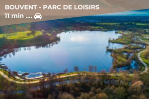 a view of a lake with the textown parc de lois at Chamotte Hyper Centre WIFI Cosy in Bourg-en-Bresse