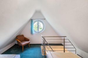 a room with two bunk beds and a window at Ostsee in Diedrichshagen