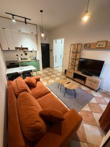 a living room with a couch and a kitchen at PRCPORTOapartmani in Herceg-Novi