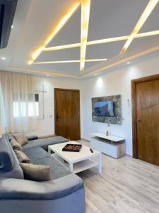 a living room with a couch and a table at KAZA Aouchtame 2 in Laʼzîb