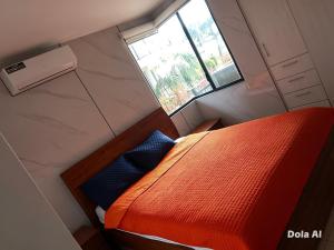 a small room with a bed and a window at Tonsupa Playa Almendro in Tonsupa +11 photos