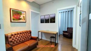 a living room with a couch and a table at Apartamento em Campinas a 300m do Centro in Campinas