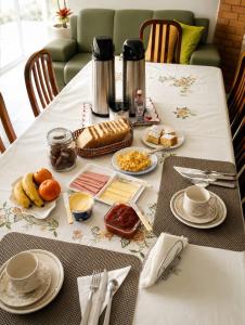 a table with food and drinks on top of it at Pousada Fernanda in Guarapuava