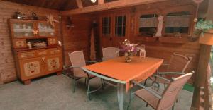 a dining room with a table and chairs at Sonnenhaus Leo Hutthurm in Hutthurm