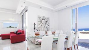 Ruang duduk di Villa Spathele