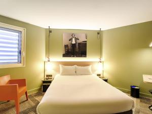 a bedroom with a large white bed in a room at ibis Styles Lyon Centre Confluence in Lyon +165 photos