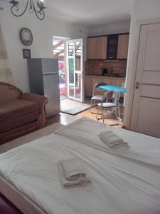 a bedroom with a bed with two towels on it at Monica in Yanoshi