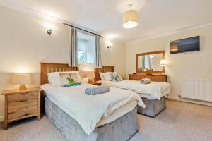 a bedroom with two twin beds and a tv at 3 Bed in Bishop Auckland oc-36671 in Wolsingham
