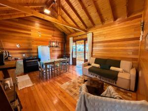a living room with a couch and a table at Rancho Canto da Lua in Urubici
