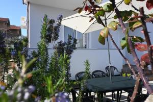 a patio with a table and chairs and an umbrella at SE238 - Marotta, quadrilocale con corte privata in Marotta