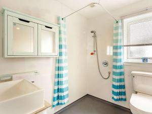 a bathroom with a sink and a toilet and a shower at 2 Bed in Inverness oc-44481 in Drumnadrochit +15 photos